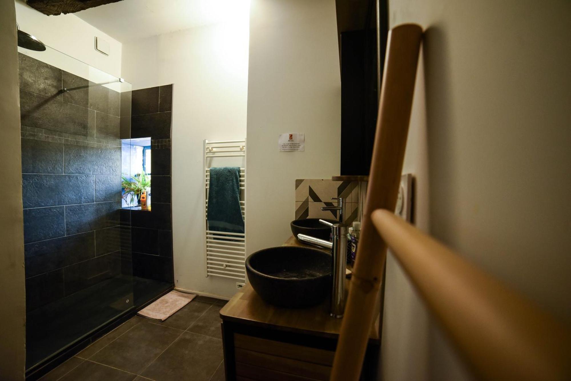 Amani Hostel 라 레올르 외부 사진