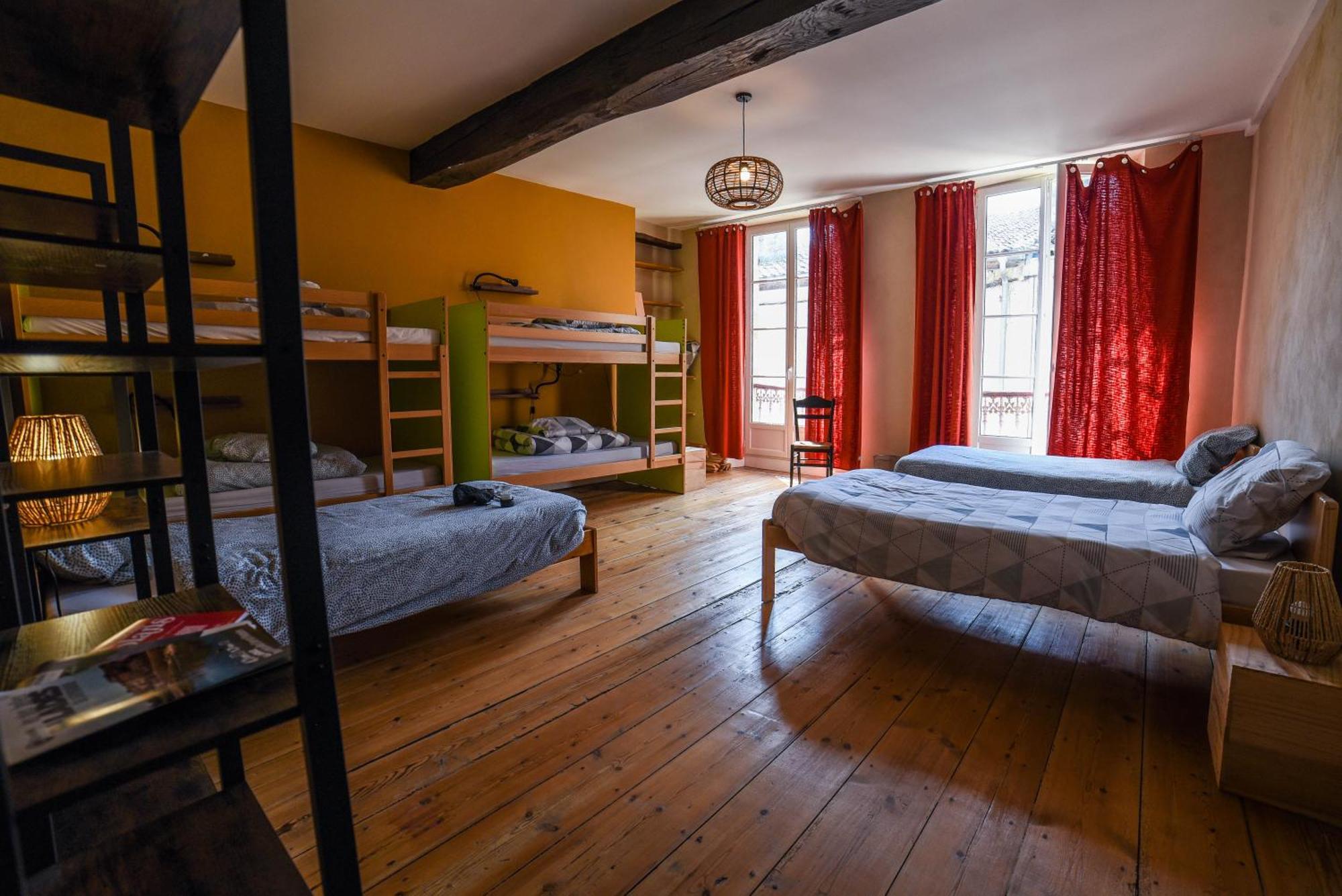 Amani Hostel 라 레올르 외부 사진