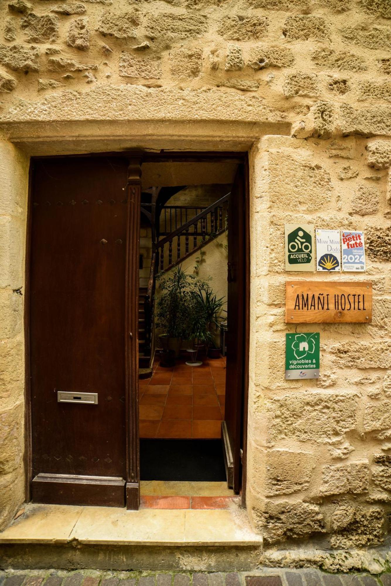 Amani Hostel 라 레올르 외부 사진